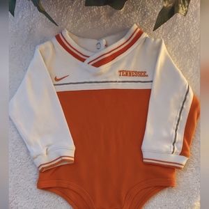 Nike Tennessee Vols Long-Sleeve Bodysuit Size 6-9 mo